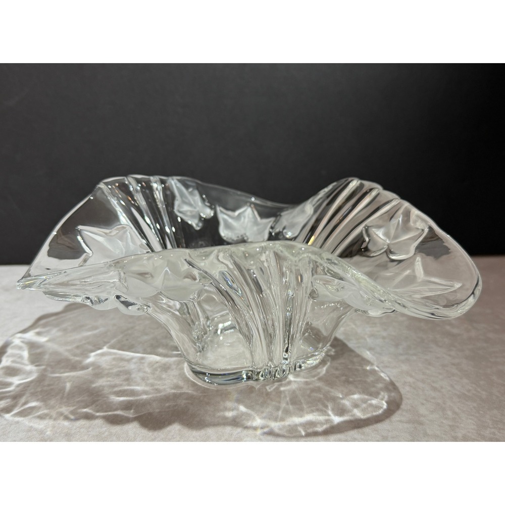 Mikasa Parisian Clear Glass Ruffled‎ Ivy Leaf Handkerchief Bowl Candy Dish